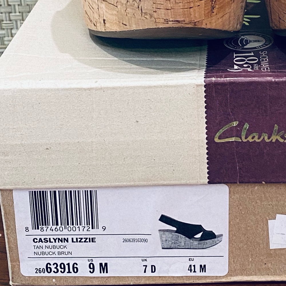 π11xHPππLike New! Clarks Artisan Wedge Sandals Caslynn Tan Nubuck 9M - Picture 11 of 12